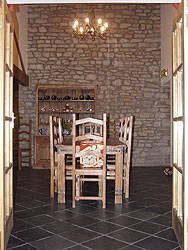 Attractively furnished dining room